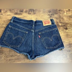 Levi 501 shorts size W26